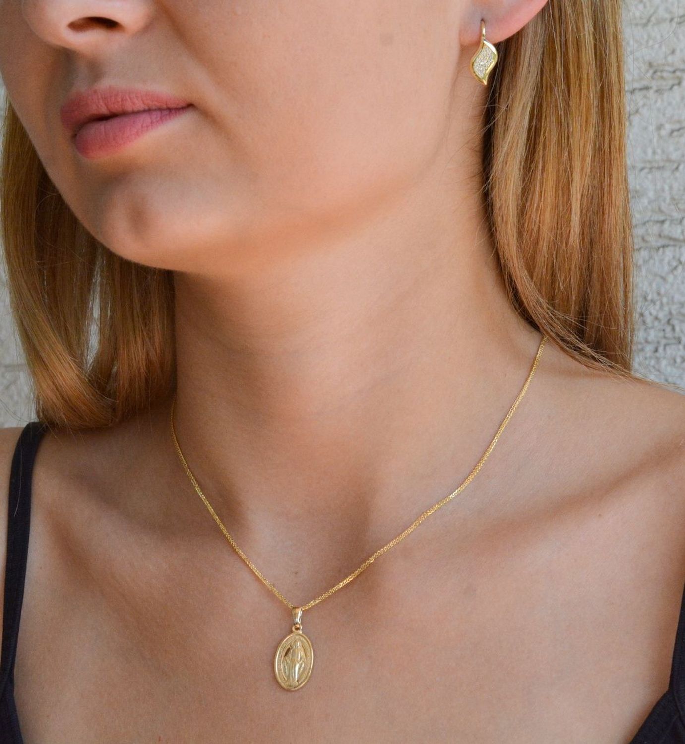 Złota zawieszka 585 Maryja Niepokalana.jpg